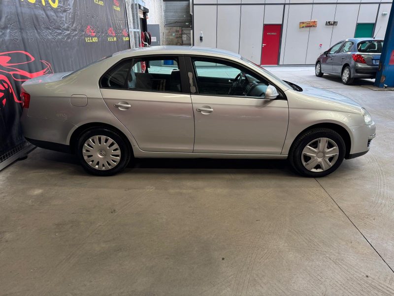 VOLKSWAGEN JETTA 1.9 TDI 105 Trendline 