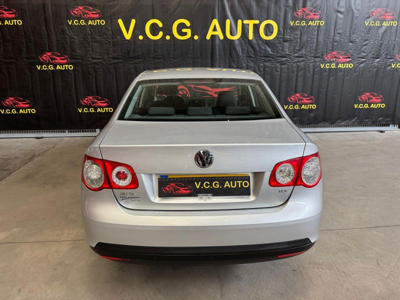VOLKSWAGEN JETTA 1.9 TDI 105 Trendline 