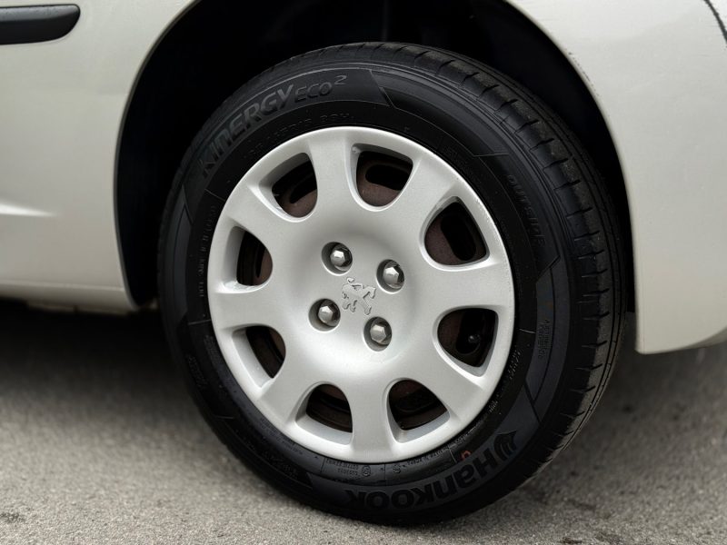 PEUGEOT 207 1.4i - 16V 90CH