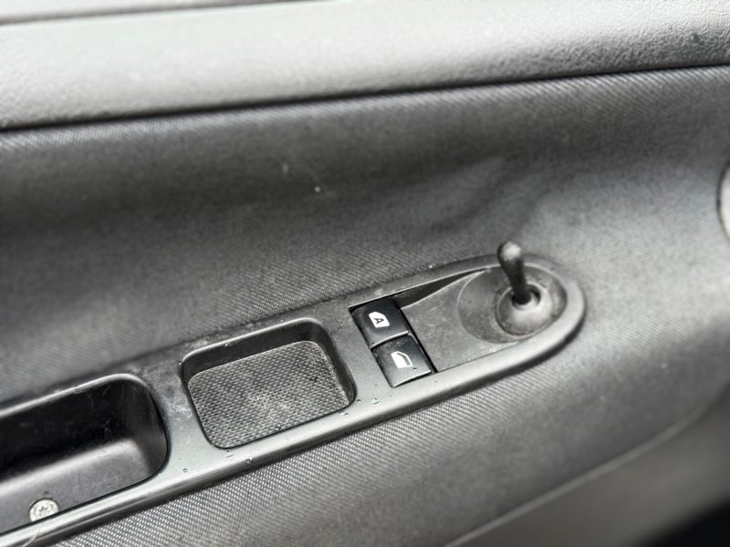 PEUGEOT 207 1.4i - 16V 90CH