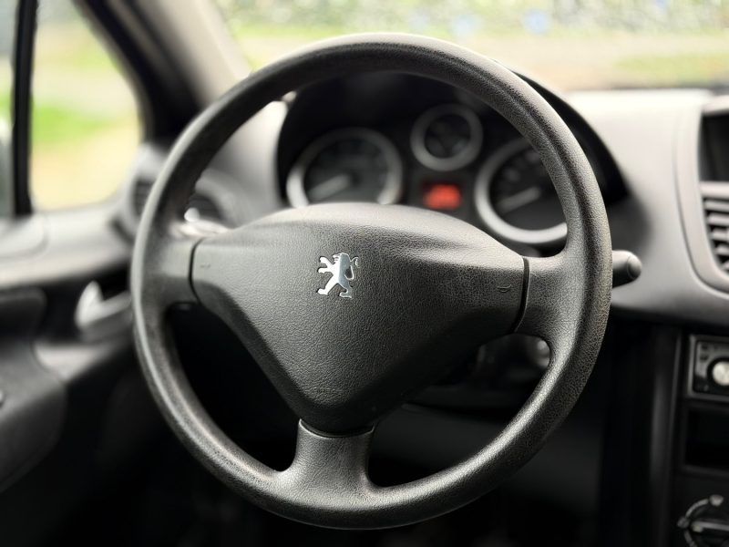 PEUGEOT 207 1.4i - 16V 90CH