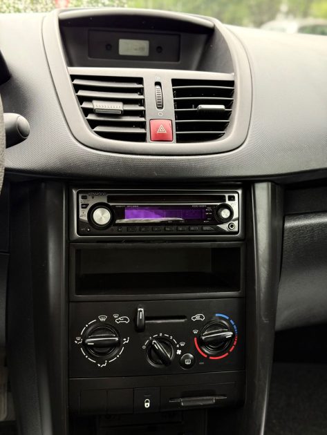 PEUGEOT 207 1.4i - 16V 90CH