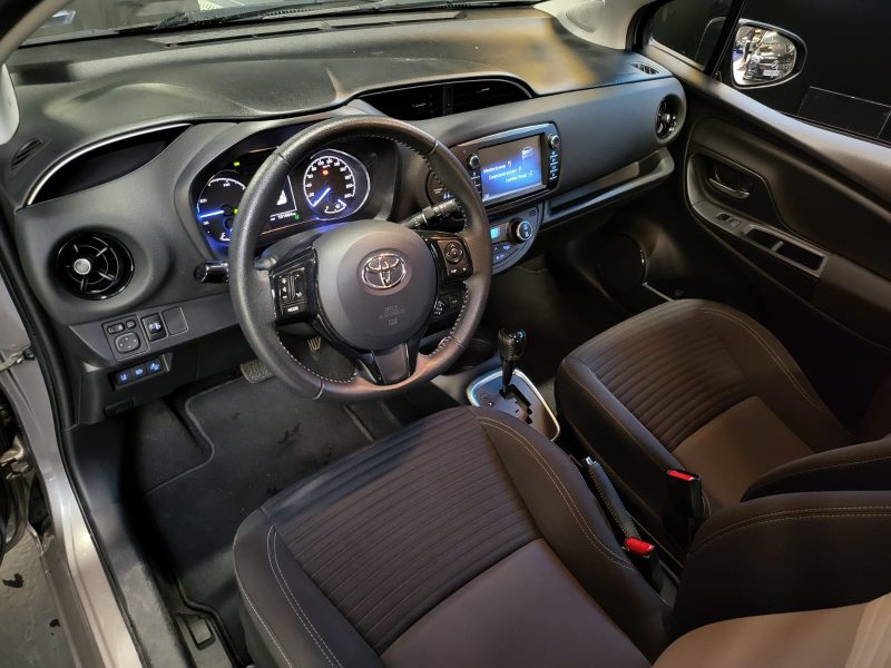 TOYOTA YARIS 1.5i - 16V HYBRID DYNAMIC / CAMERA DE RECUL / RADAR ARRIERES