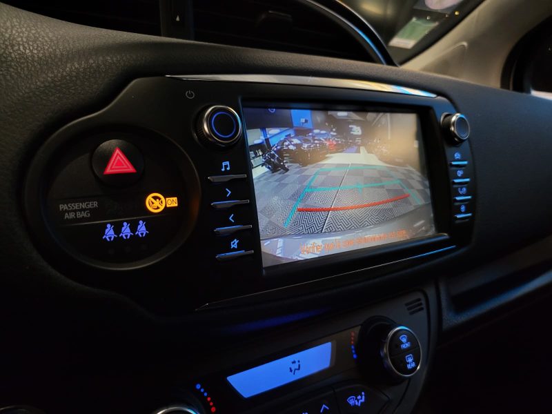 TOYOTA YARIS 1.5i - 16V HYBRID DYNAMIC / CAMERA DE RECUL / RADAR ARRIERES