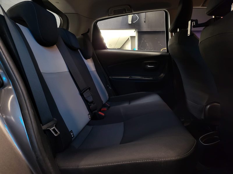 TOYOTA YARIS 1.5i - 16V HYBRID DYNAMIC / CAMERA DE RECUL / RADAR ARRIERES