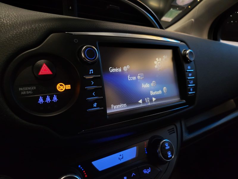 TOYOTA YARIS 1.5i - 16V HYBRID DYNAMIC / CAMERA DE RECUL / RADAR ARRIERES