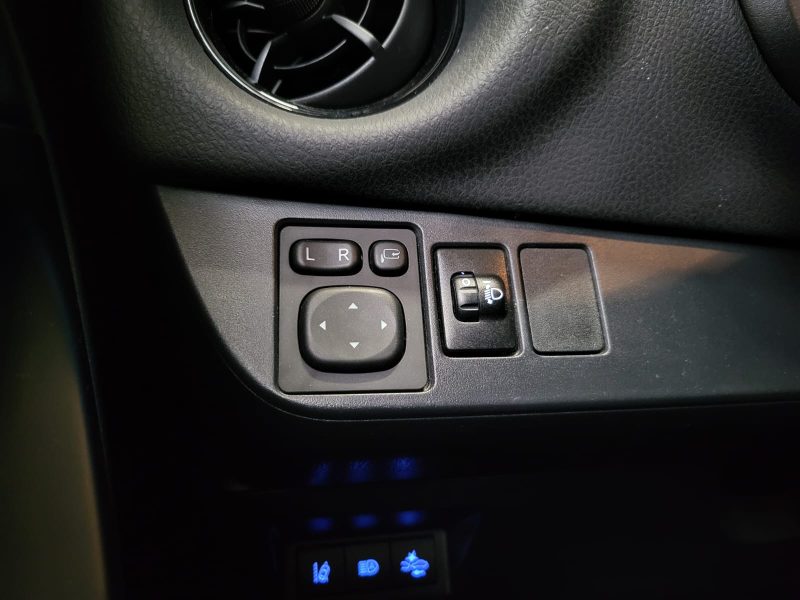 TOYOTA YARIS 1.5i - 16V HYBRID DYNAMIC / CAMERA DE RECUL / RADAR ARRIERES