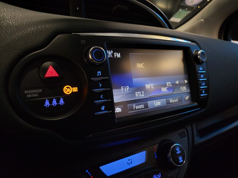 TOYOTA YARIS 1.5i - 16V HYBRID DYNAMIC / CAMERA DE RECUL / RADAR ARRIERES