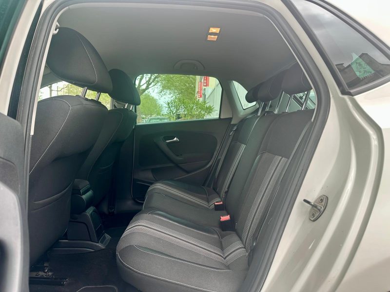 VOLKSWAGEN POLO 2012