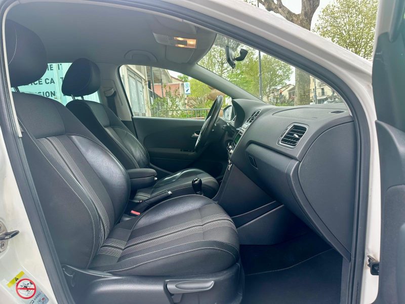 VOLKSWAGEN POLO 2012