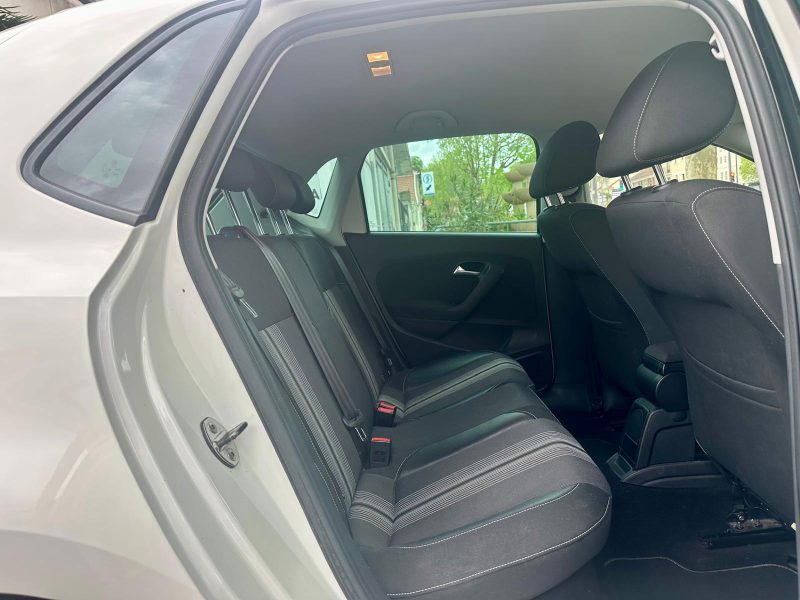 VOLKSWAGEN POLO 2012