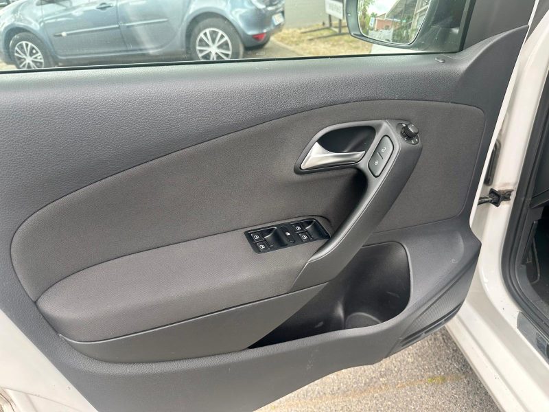 VOLKSWAGEN POLO 2012