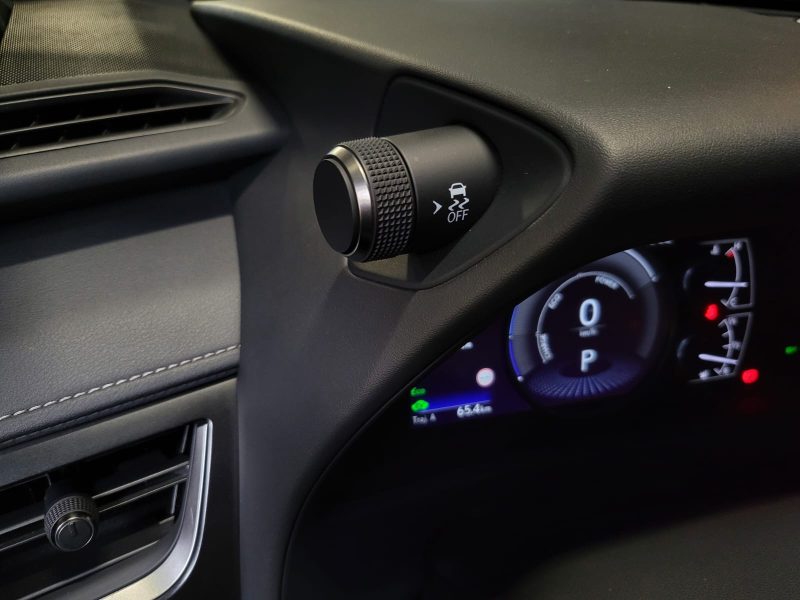 LEXUS UX 250H 184cv PREMIUM EDITION / SUIVI LEXUS / CARPLAY / CAMERA DE RECUL / HORLOGE ANALOGIQUE /