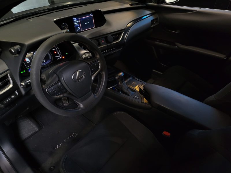 LEXUS UX 250H 184cv PREMIUM EDITION / SUIVI LEXUS / CARPLAY / CAMERA DE RECUL / HORLOGE ANALOGIQUE /