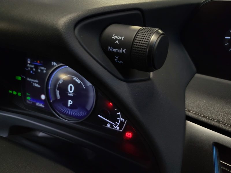 LEXUS UX 250H 184cv PREMIUM EDITION / SUIVI LEXUS / CARPLAY / CAMERA DE RECUL / HORLOGE ANALOGIQUE /