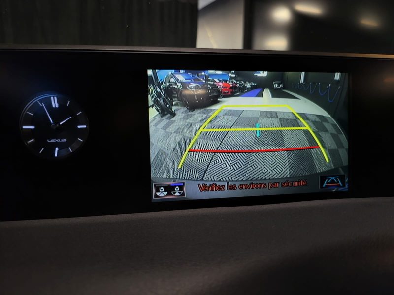 LEXUS UX 250H 184cv PREMIUM EDITION / SUIVI LEXUS / CARPLAY / CAMERA DE RECUL / HORLOGE ANALOGIQUE /
