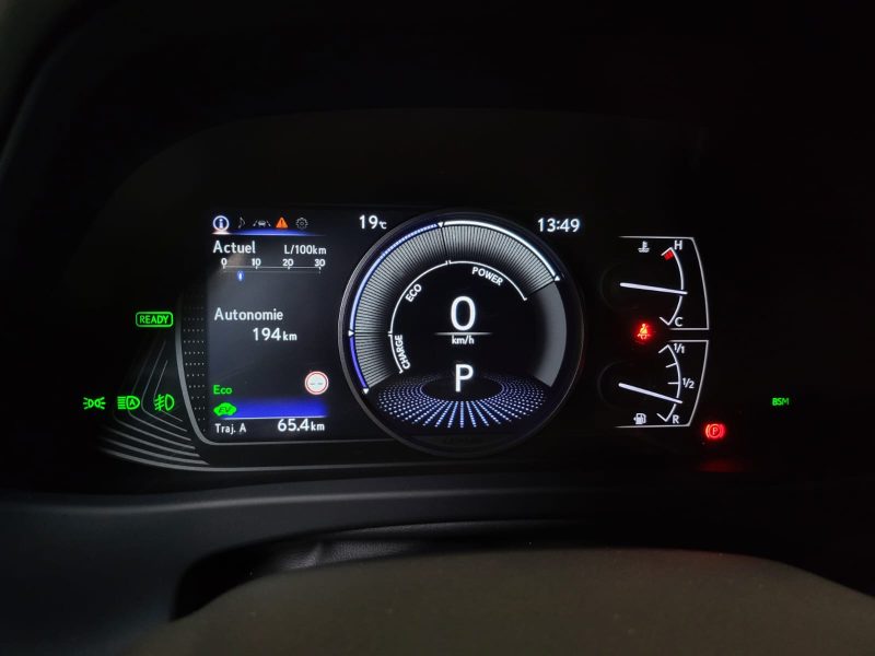 LEXUS UX 250H 184cv PREMIUM EDITION / SUIVI LEXUS / CARPLAY / CAMERA DE RECUL / HORLOGE ANALOGIQUE /