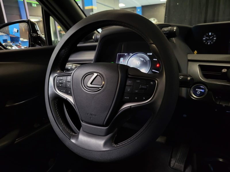 LEXUS UX 250H 184cv PREMIUM EDITION / SUIVI LEXUS / CARPLAY / CAMERA DE RECUL / HORLOGE ANALOGIQUE /