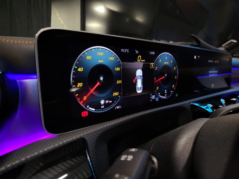 MERCEDES CLASSE CLA 200 7G-DCT 163cv EDITION ONE ORANGE ART / SUIVI MERCEDES / TOIT OUVRANT 