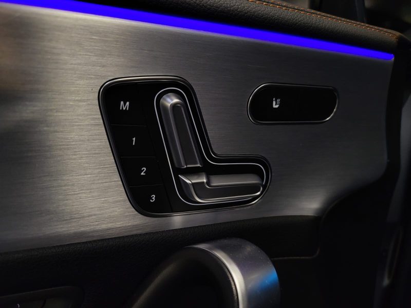 MERCEDES CLASSE CLA 200 7G-DCT 163cv EDITION ONE ORANGE ART / SUIVI MERCEDES / TOIT OUVRANT 