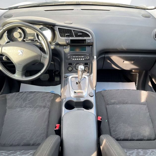 PEUGEOT 3008 2011