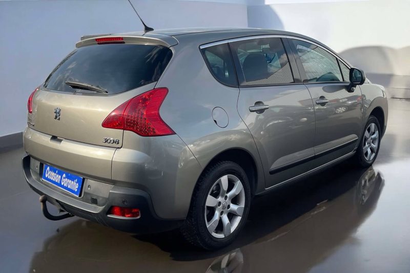 PEUGEOT 3008 2011