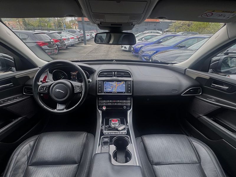 JAGUAR XE 25t 2.0 240 PORTFOLIO AUTO*GPS*CUIR*XENON*