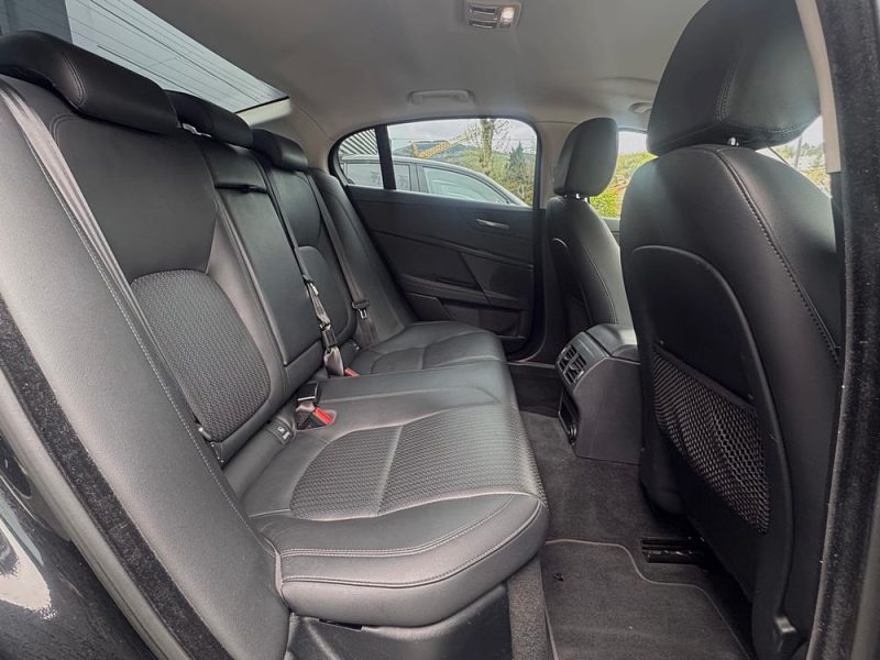 JAGUAR XE 25t 2.0 240 PORTFOLIO AUTO*GPS*CUIR*XENON*