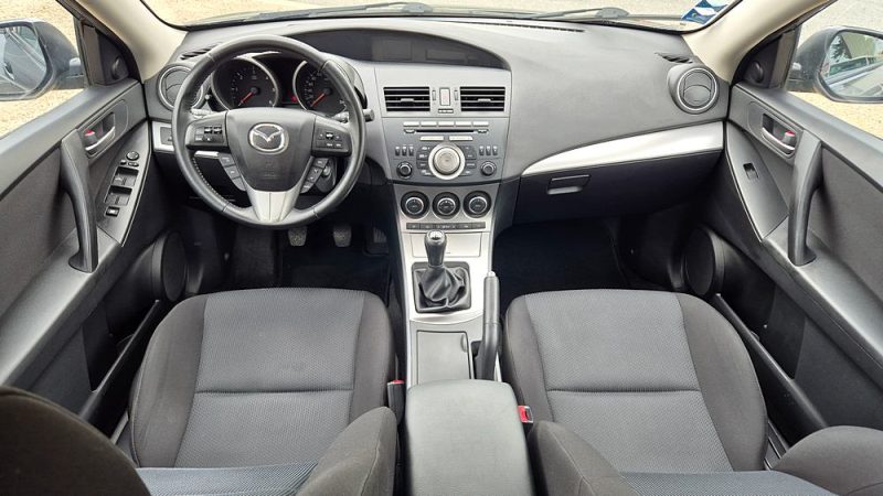 MAZDA Mazda 3 2011