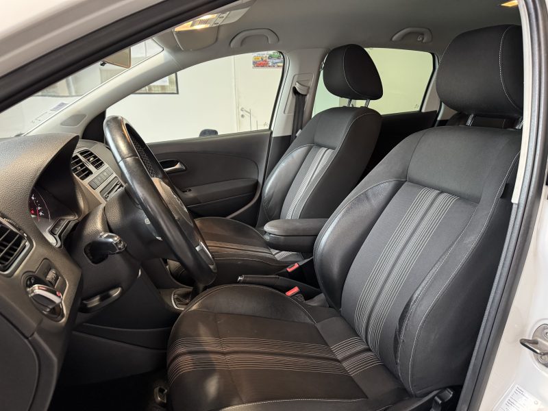 VOLKSWAGEN POLO 2012