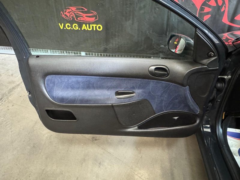 PEUGEOT 206+ 1.4 HDI 70 Urban 