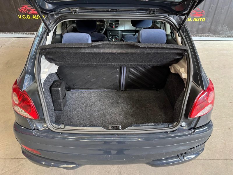 PEUGEOT 206+ 1.4 HDI 70 Urban 