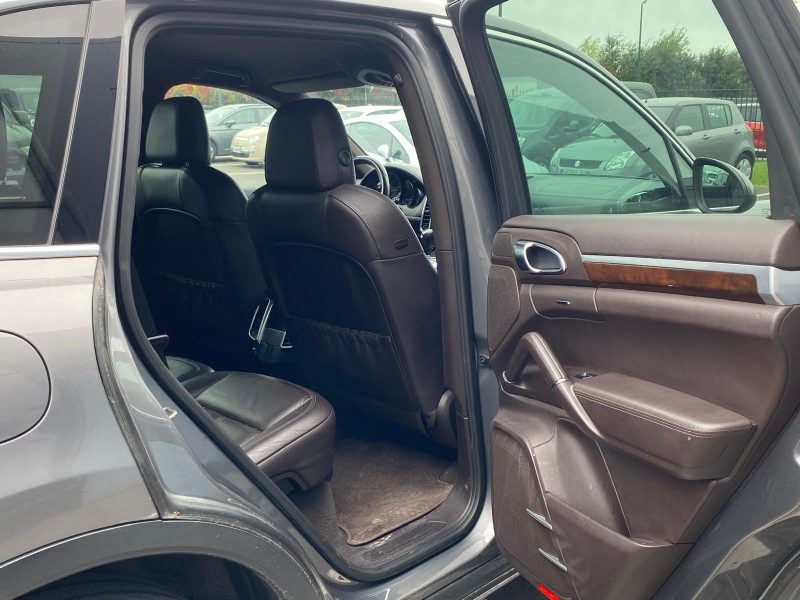 PORSCHE CAYENNE 3.0 V6 D 211Ch - Garantie 6 mois