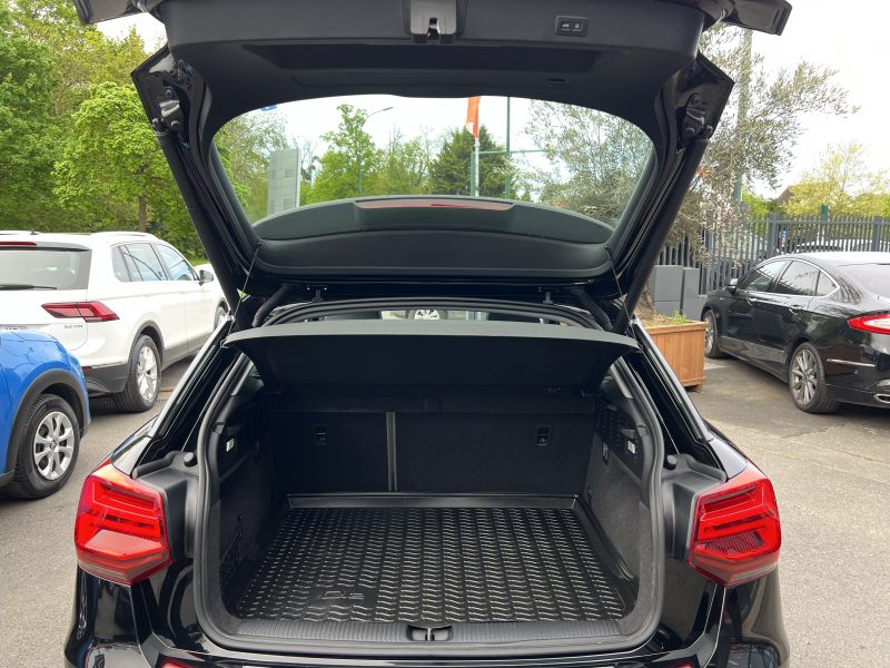 AUDI Q2 DESIGN LUXE 1.4 TFSI 150 COD 1ERE MAIN BVA7 VIRTUAL COCKPIT APPLE & ANDROID - GARANTIE 1 AN