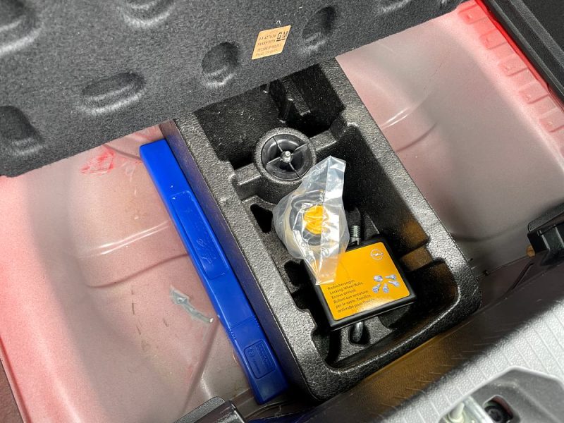 OPEL CORSA - V 1.4 TURBO 100 S/S COLOR EDITION 3P - TOIT OUVRANT - GARANTIE