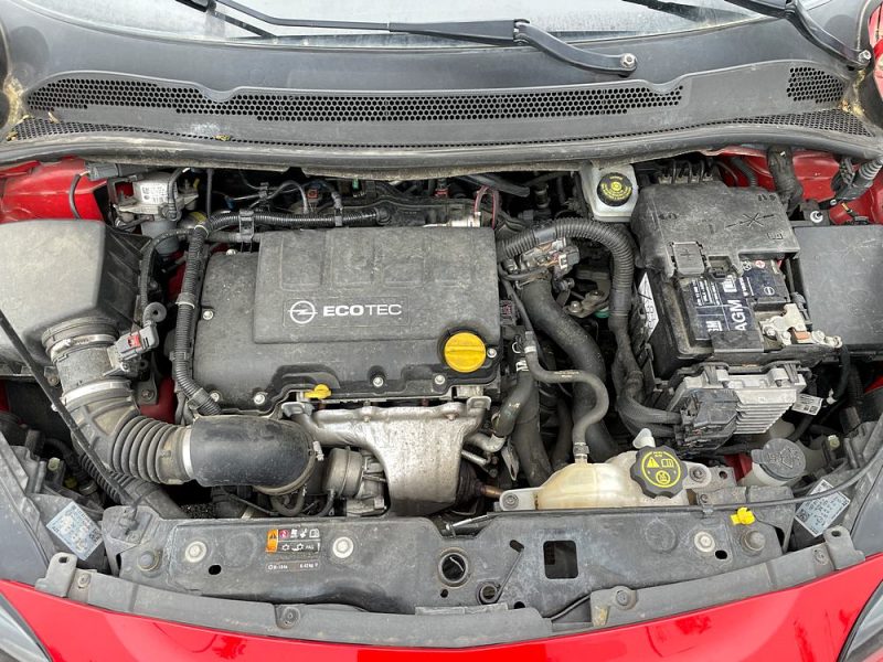 OPEL CORSA - V 1.4 TURBO 100 S/S COLOR EDITION 3P - TOIT OUVRANT - GARANTIE