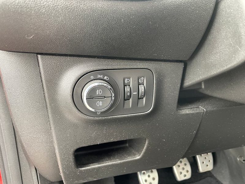 OPEL CORSA - V 1.4 TURBO 100 S/S COLOR EDITION 3P - TOIT OUVRANT - GARANTIE