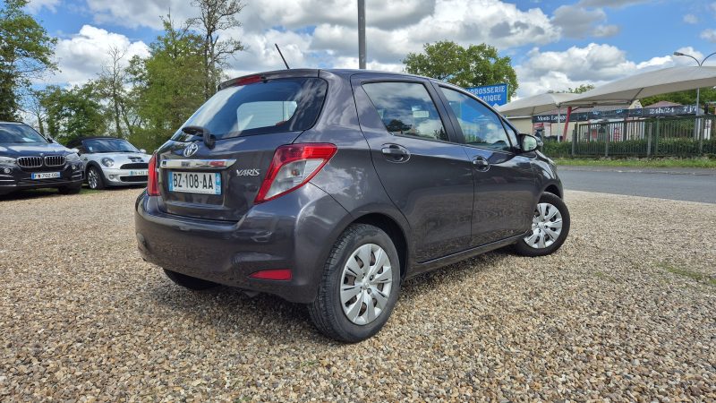 TOYOTA YARIS 2011