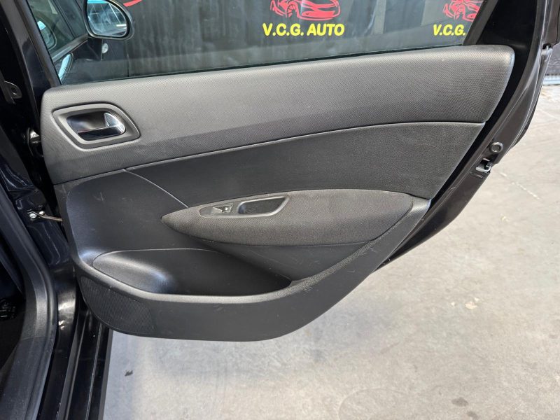 PEUGEOT 308 SW 1.6 HDi 110 Premium 