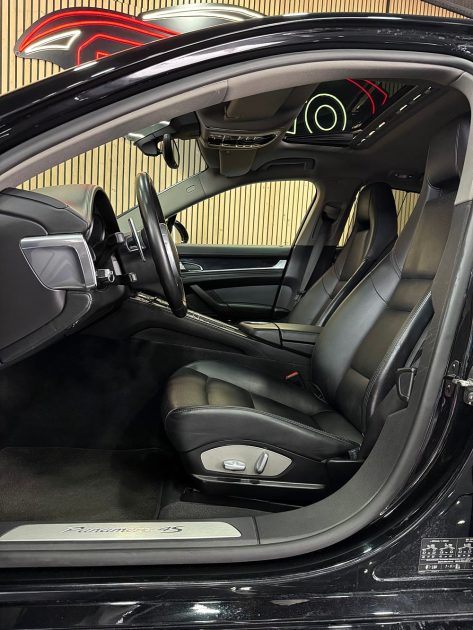 PORSCHE PANAMERA  2011