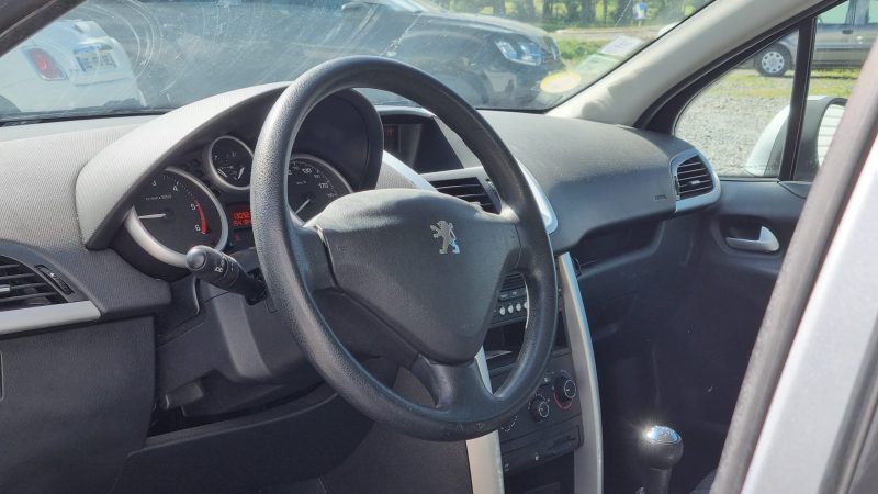 PEUGEOT 207 2011