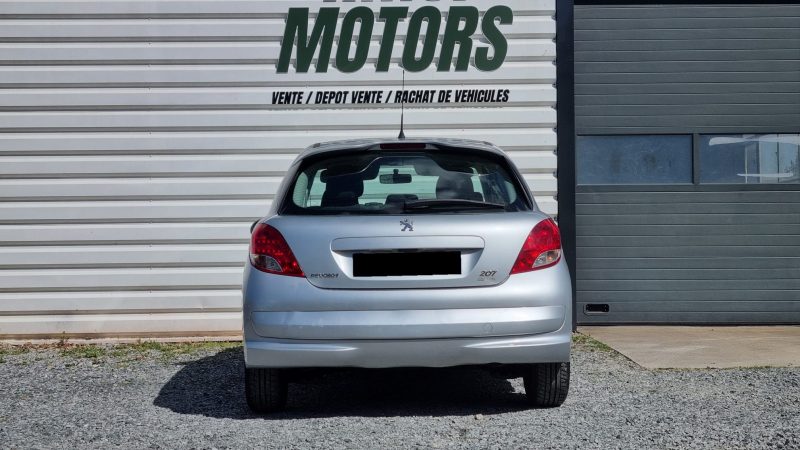 PEUGEOT 207 2011