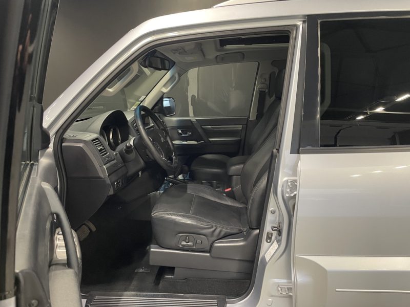 MITSUBISHI PAJERO 2010