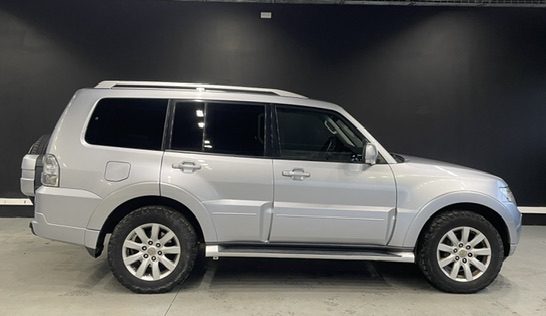 MITSUBISHI PAJERO 2010
