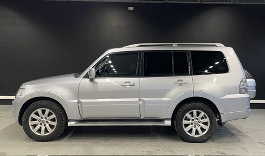 MITSUBISHI PAJERO 2010