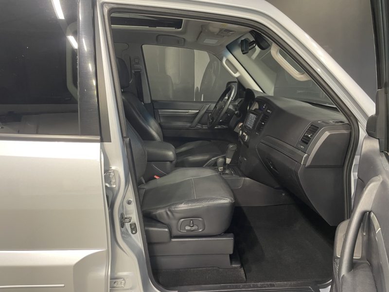 MITSUBISHI PAJERO 2010