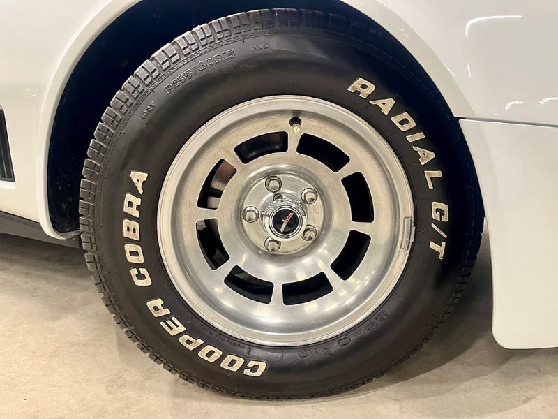 CHEVROLET Corvette C3 Targa 5.7 V8 200ch Automatique