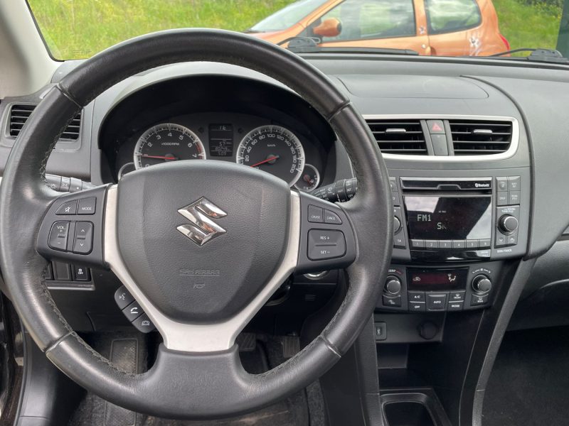 SUZUKI SWIFT PRIVILEGE TOIT OUVRANT