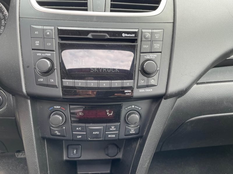 SUZUKI SWIFT PRIVILEGE TOIT OUVRANT