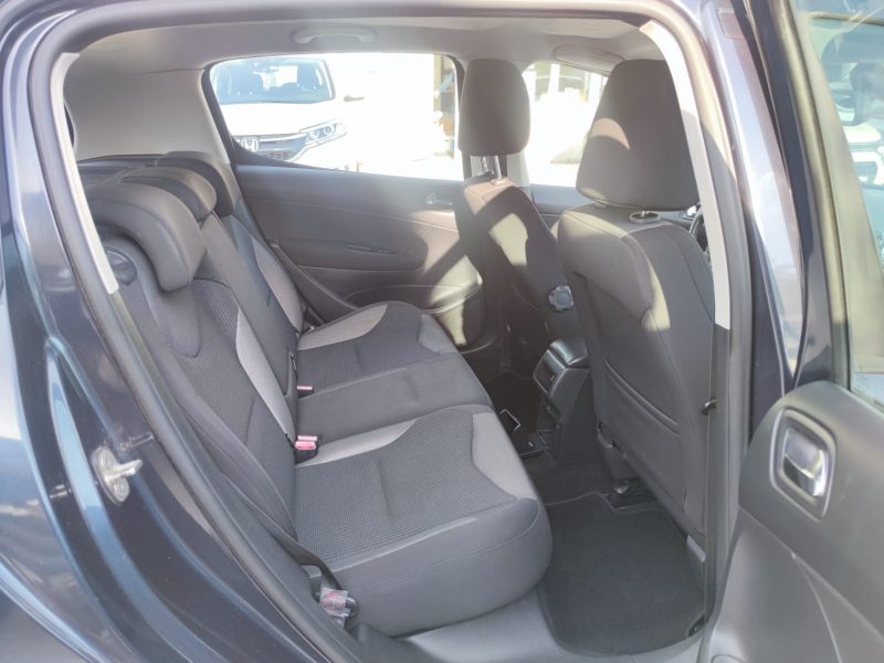 PEUGEOT 308 Active 1.6 HDi 92ch 